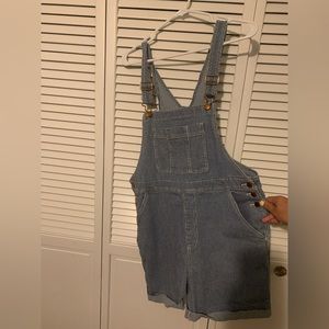 Universal threads overalls size 10. Perfect for summer